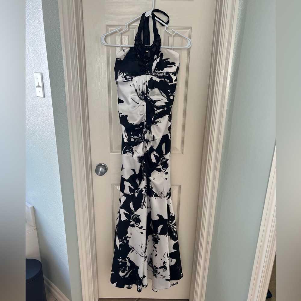 Black and White Mermaid Style Formal Dress